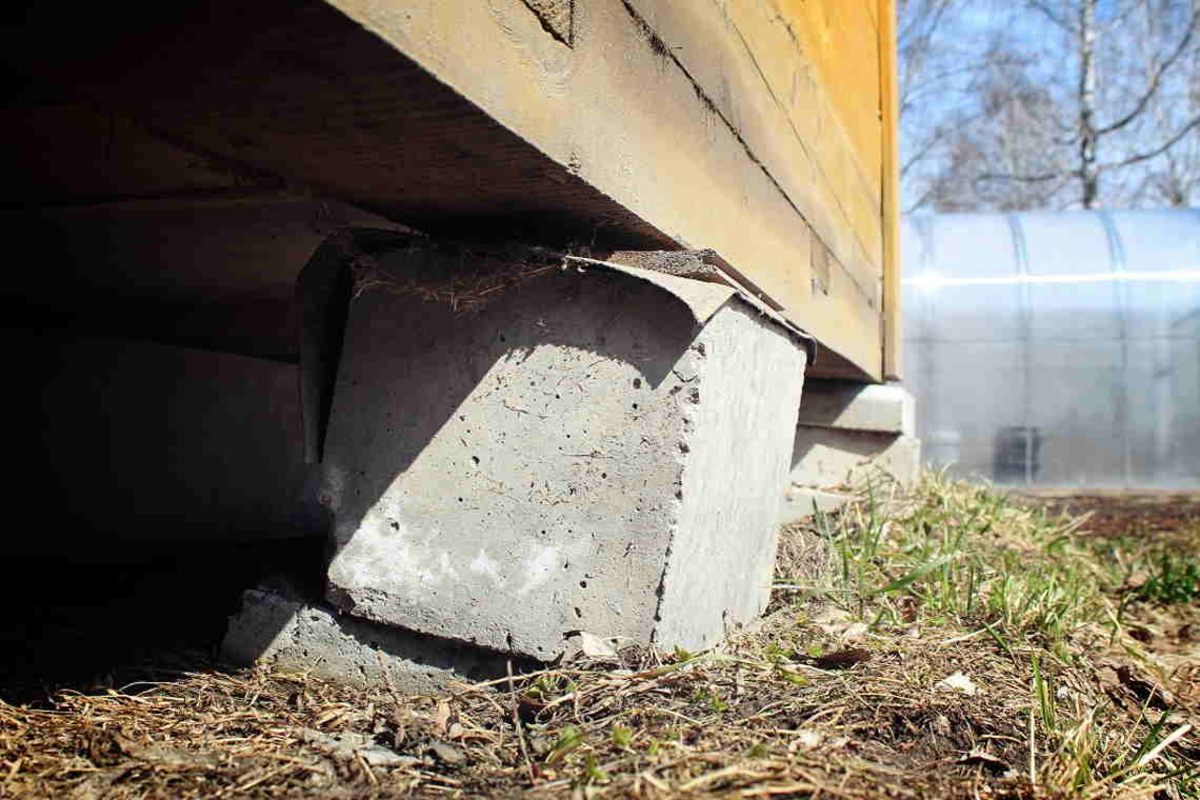 common foundation problems kansas