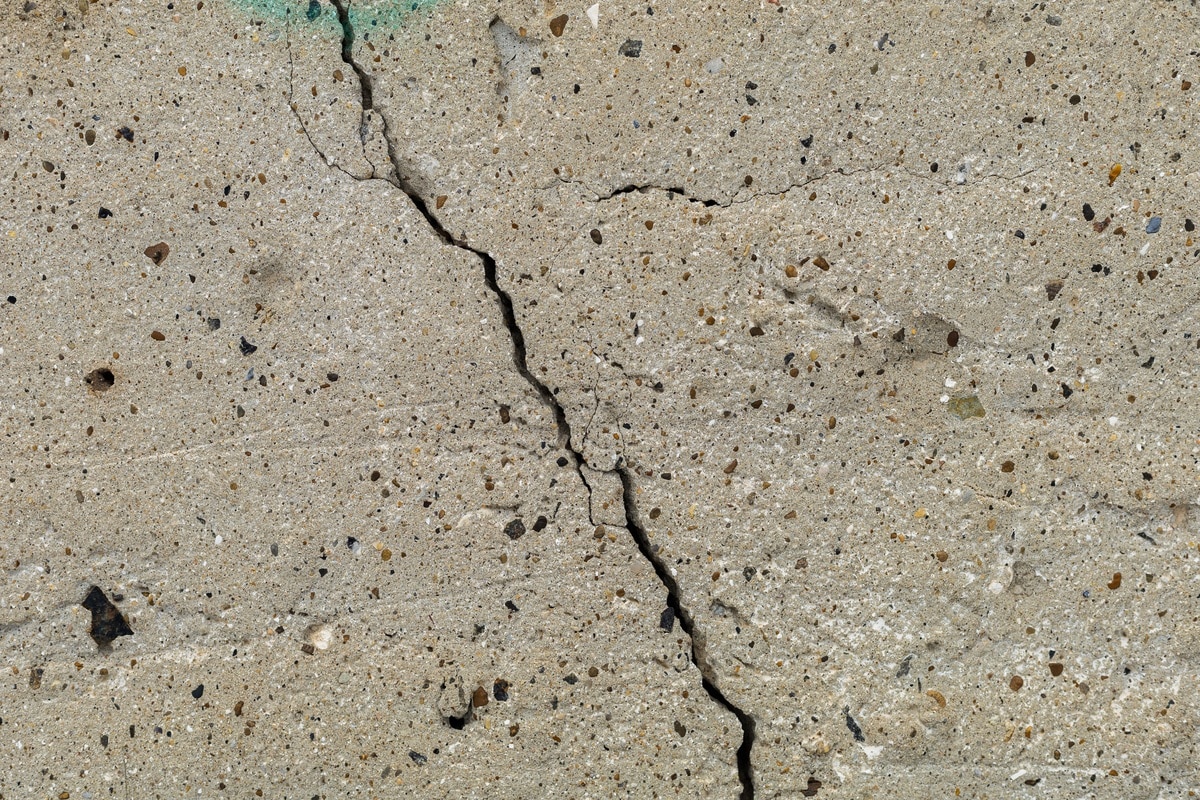 wall crack